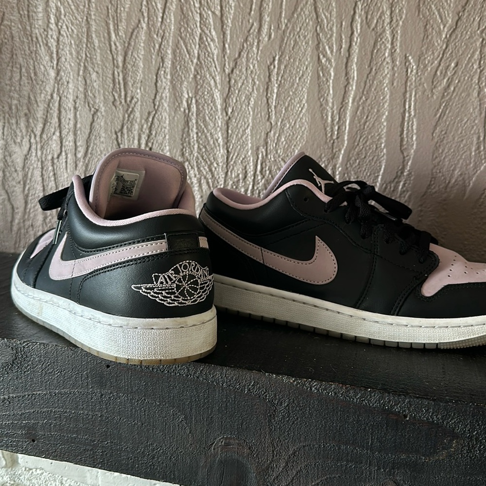 Mens Air Jordan 1 Low SE size 9 black/iced lilac